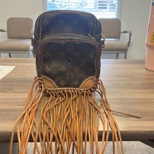 AUTHENTIC LOUIS VUITTON PURSE